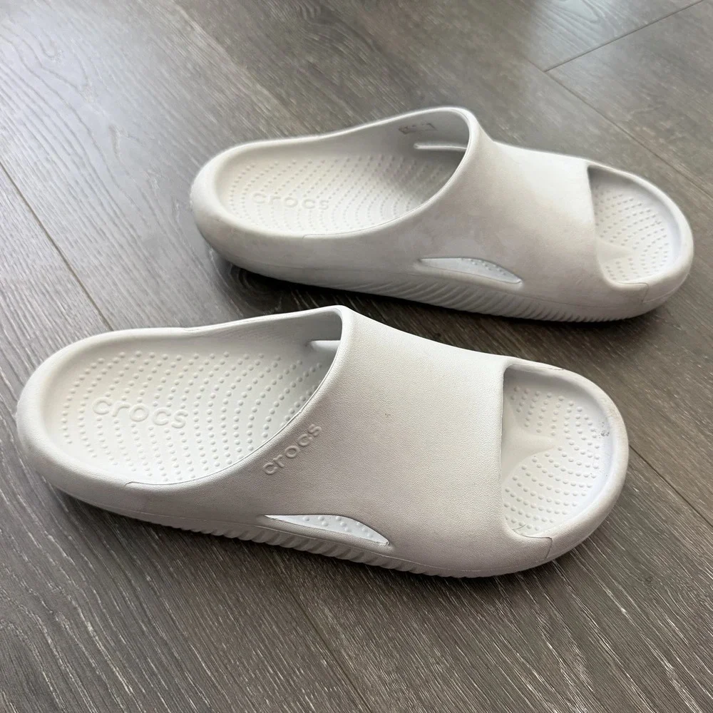 Crocs Mellow Recovery Slides Comfort Waterproof Sandals Light Gray Mens 9 Sporty